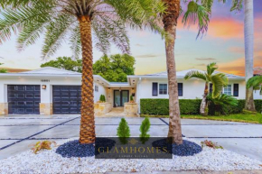 Lakefront Villa and Paddle Board TGH